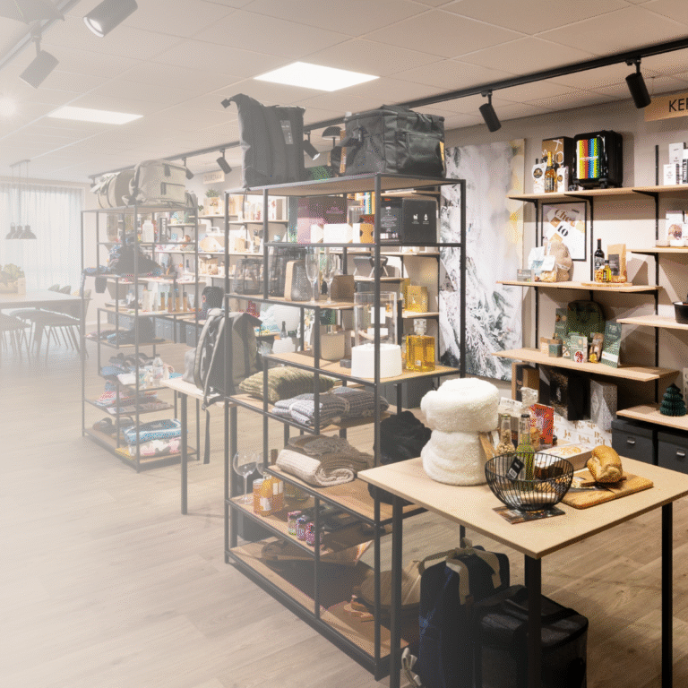 Originele kerstpakketten showroom Rotterdam, custom made kerstpakketten, zelf samenstellen, eindejaarsgeschenken, kerst, winterpakketten, halal