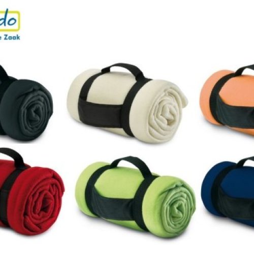 Fleeceplaid-met-uw-logo-als-relatiegeschenk-ZaaKado-Rotterdam-606x380[1]