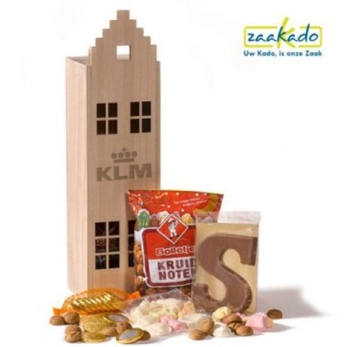 Sinterklaaspakket-grachtenpand-wijnverpakking-relatiegeschenken-ZaaKado1-606x380[1]