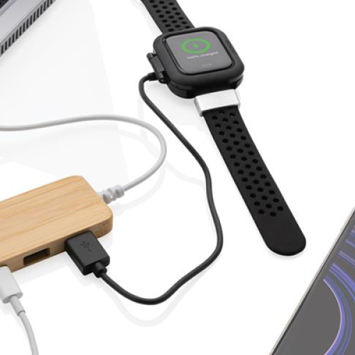 bamboe-hub-relatiegeschenk-met-logo-bedrukt-duurzame-relatiegeschenken-telefoon-laptop-smartwatch-verbinden-bedankje-thuiswerkers-slimme-gadgets-gepersonaliseerd-zaakado-rotterdam