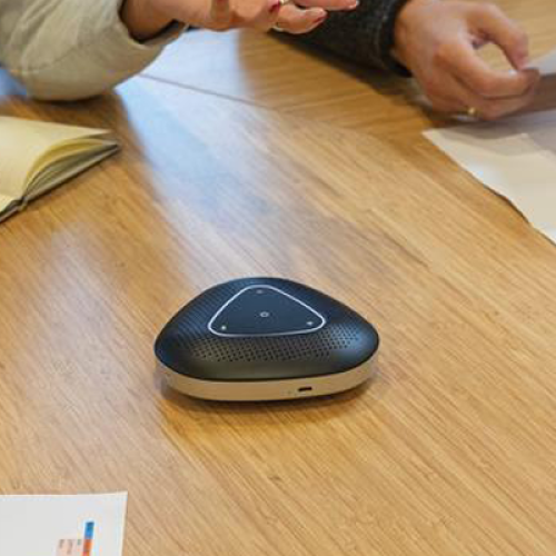 conference-call-speaker-draadloos-vergadering-kantoor-bedrukt-met-logo-conferentie-speaker-secretaresse-cadeau-afdeling-bluetooth-corona-cadeau-zaakado-rotterdam