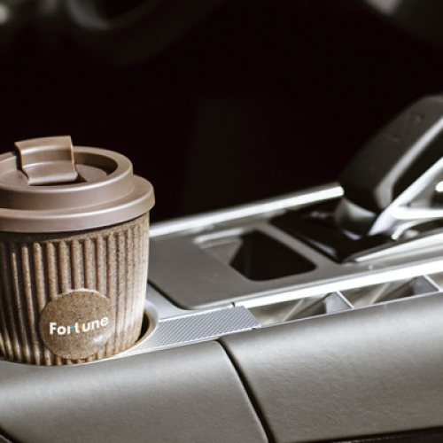 duurzame-koffiebeker-gemaakt-van-koffiedik-recycling-koffie-onderweg-relatiegeschenk-duurzaam-kantoorpersoneel-auto-promo-artikel-callcenter-uitzendbureau-zaakado-rotterdam