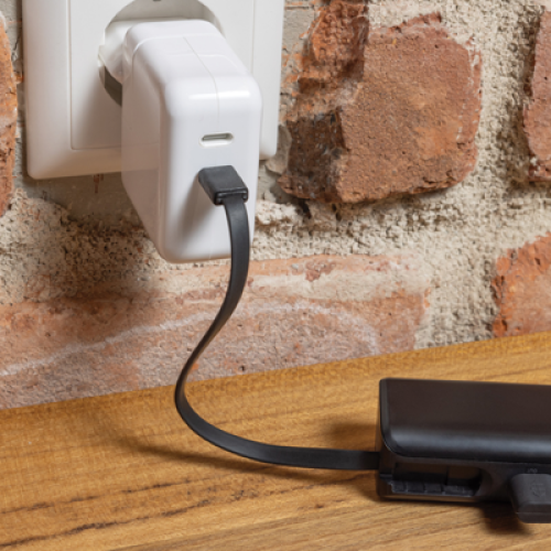 duurzame-powerbank-rPlastic-telefoon-oplader-duurzaam-gerecycled-ABS-eco-gadgets-slimme-relatiegeschenken-compact-op-reis-onderweg-ICT-callcenter-accountmanagers-zaakado-rotterdam
