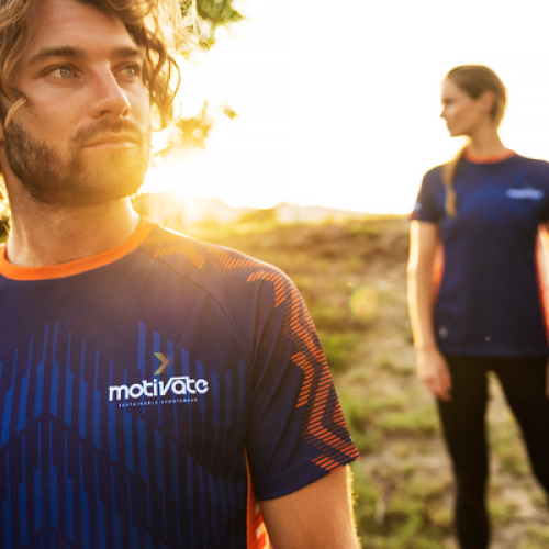 duurzame-sportkleding-cadeau-dames-heren-fietsshirt-running-t-shirt-all-over-print-gepersonaliseerd-rpet-gerecycled-milieuvriendelijke-relatiegeschenken-zaakado-rotterdam