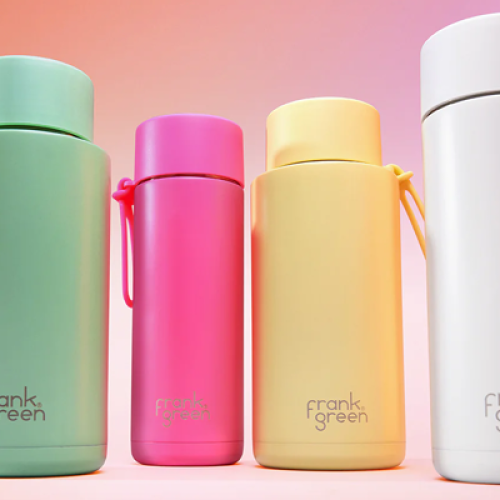 frank-green-drinkfles-gepersonaliseerd-bidon-met-logo-waterfles-isoleerfles-sportief-hippe-relatiegeschenken-jongeren-bedankje-personeel-kerstpakket-design-onboarding-cadeau-zaakado-rotterdam