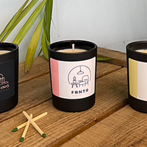 gepersonaliseerde-kaars-geurkaars-hippe-relatiegeschenken, corona, thuiswerkers, verwennen, kerstpakket, custom made, eigen ontwerp, zorg, cadeau vrouwen, sfeer, zaakado, rotterdam