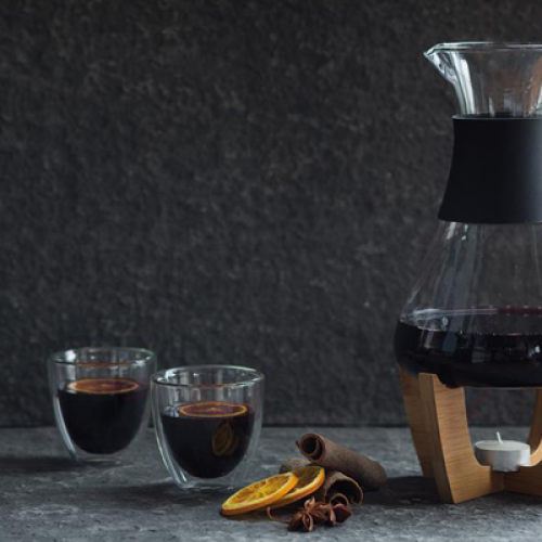 gluhwein-cadeaupakket-wijncadeau-warm-winters-kerstgeschenk-in-kerstpakket-glazen-karaf-complete-set-gepersonaliseerd-met-kaart-logo-zaakado-rotterdam