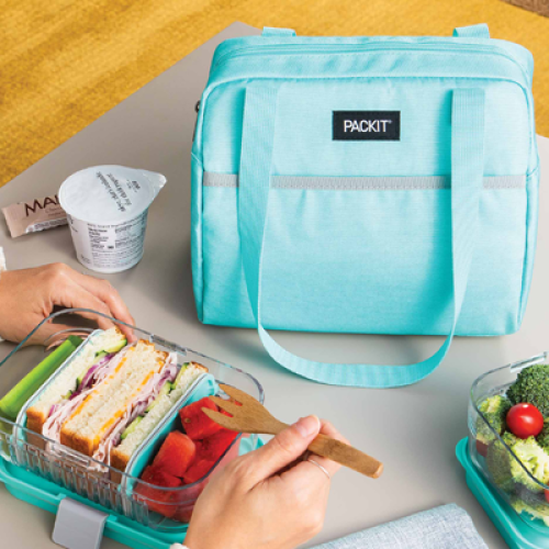 innovatieve-koeltas-PackIt-koeltassen-met-logo-gepersonaliseerd-bedankje-personeel-lunch-op-kantoor-eten-meenemen-duurzame-relatiegeschenken-uitzendbureau-zaakado-rotterdam