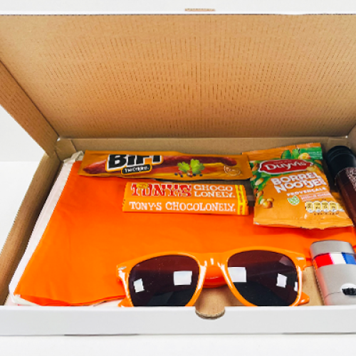 koningsdag-brievenbuspakket-oranje-cadeau-coronakado-thuiswerkers-verrassen-bedankje-personeel-27-april-gepersonaliseerd-brievenbuscadeau-snacks-zonnebril-zaakado-rotterdam