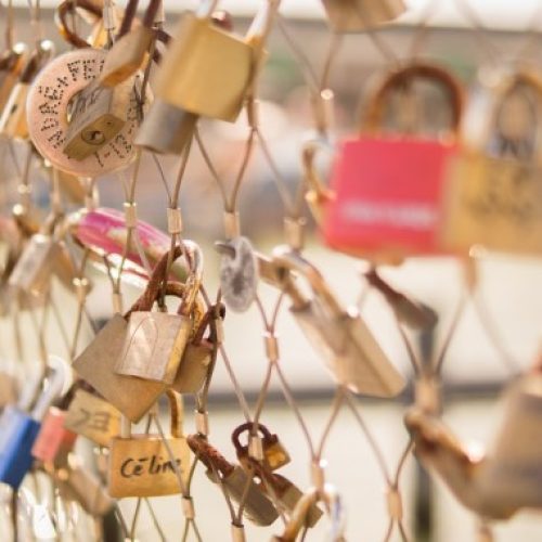 locks-790218_960_720-606x380[1]