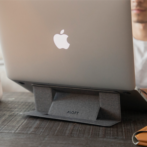 moft-laptop-standaard-apple-thuiswerken-relatiegeschenk-eindejaarsgeschenken-corona-ergonomisch-werken-flexwerken-logo-bedrukking-gepersonaliseerd-brievenbuspakket-zaakado-rotterdam