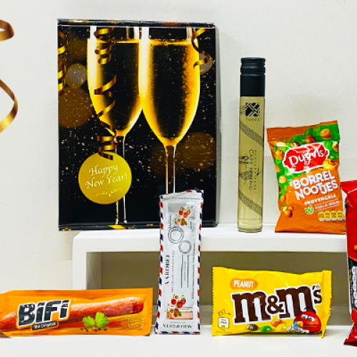 nieuwjaar-borrelpakket-brievenbuspakket-post-oud-en-nieuw-nieuwjaarsgeschenken-eindejaarsgeschenken-gepersonaliseerd-snacks-wijn-verrassing-corona-kerst-coronakado-zaakado-rotterdam