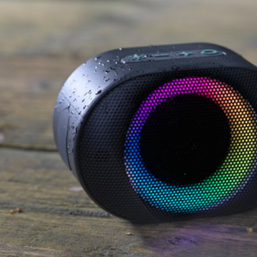 outdoor-speaker-logo-spatwaterdicht-bouw-aannemers-cadeau-uitzendbureau-relatiegeschenken-advocatenkantoor-muzikaal-cadeau-hippe-gadgets-trendy-kado-toerisme-jongeren-zaakado-rotterdam