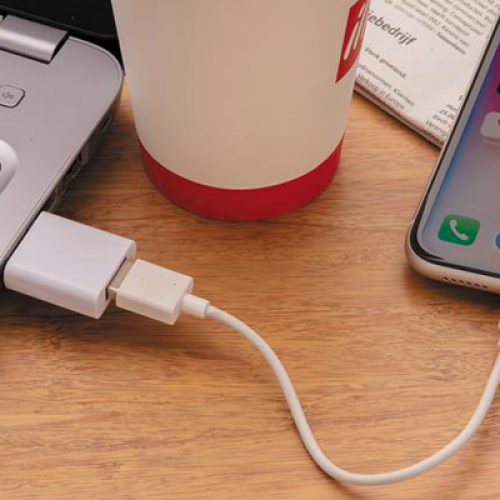 usb-data-protector-gegevens-beschermer-blocker-bedrukt-logo-beveiligen-veilig-relatiegeschenk-ict-sector-IT-mobiele-telefoon-computer-zaakado-rotterdam