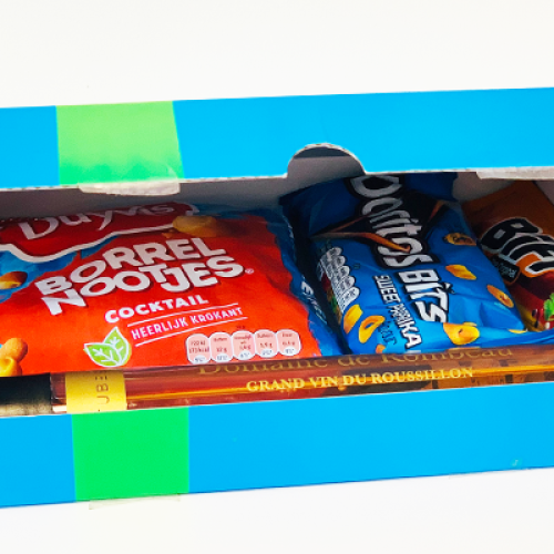 vrijmibo-borrelpakket-borrelen-brievenbuspakket-vrijdagmiddagborrel-bedankje-personeel-medewerkers-thuiswerken-cadeau-voor-thuiswerkers-snacks-vrijdag-presentje-zaakado-rotterdam
