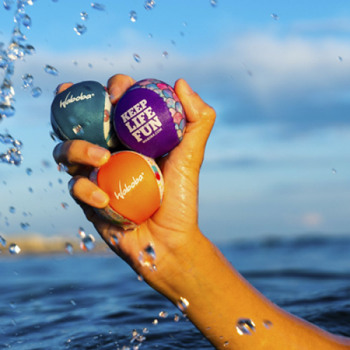 water-stuiterbal-gepersonaliseerd-strandbal-spel-vakantie-zomergeschenk-waboba-promotie-sportieve-relatiegeschenken-jongeren-toerisme-bal-met-logo-zaakado-rotterdam